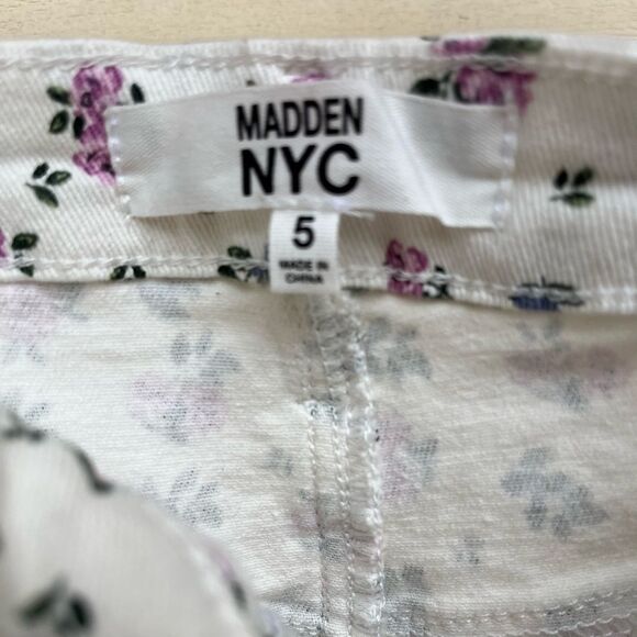 Madden NYC white floral print brand new denim distressed shorts, size 5 - Picture 8 of 12